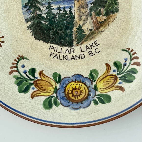 Vintage decorative plate Pillar Lake Falkland B.C. Has hanger on back. - Picture 6 of 9